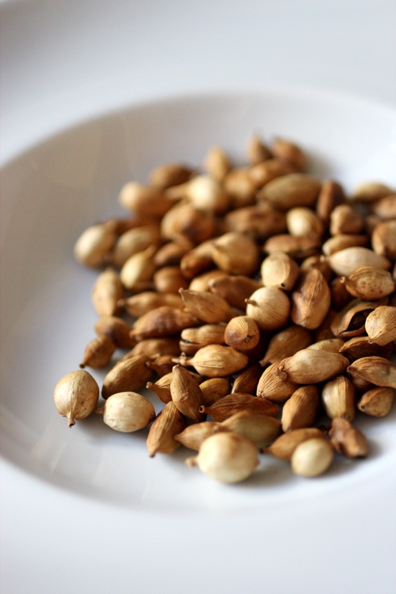 how to make cardamom oil, cardamom seeds