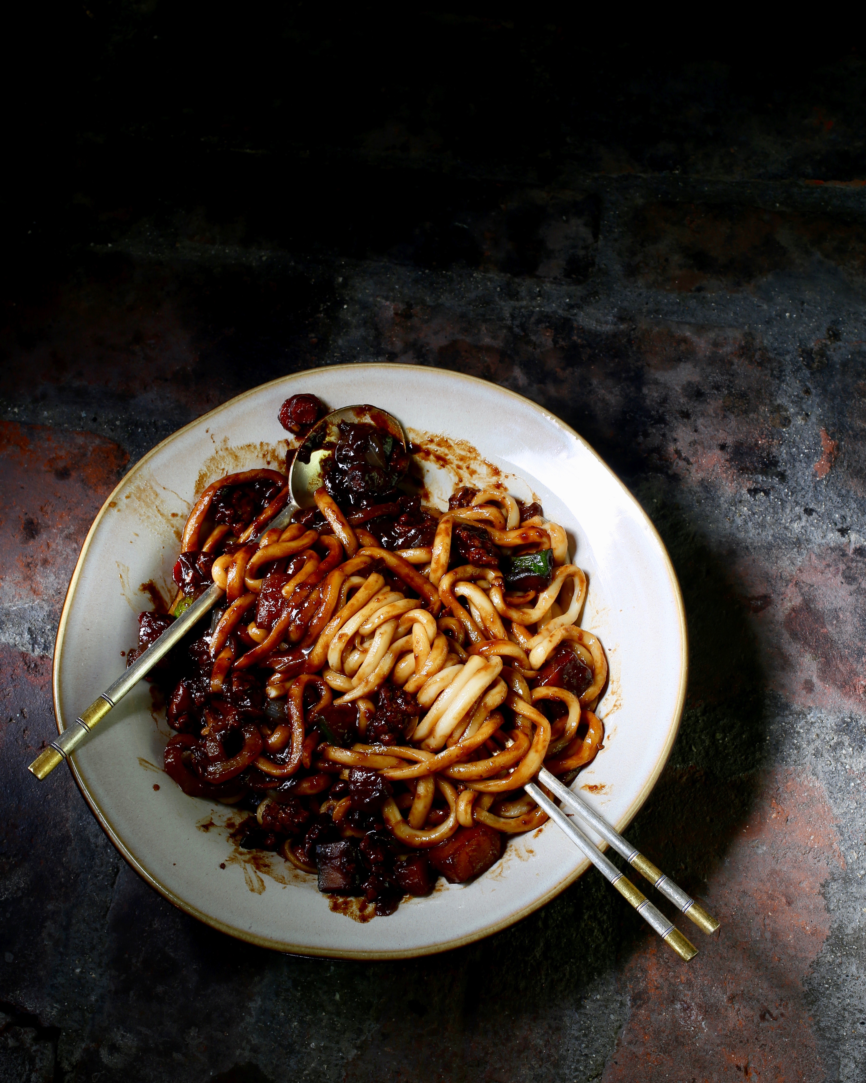 Jajangmyeon (Korean Black Bean Noodles) Taste With The Eyes