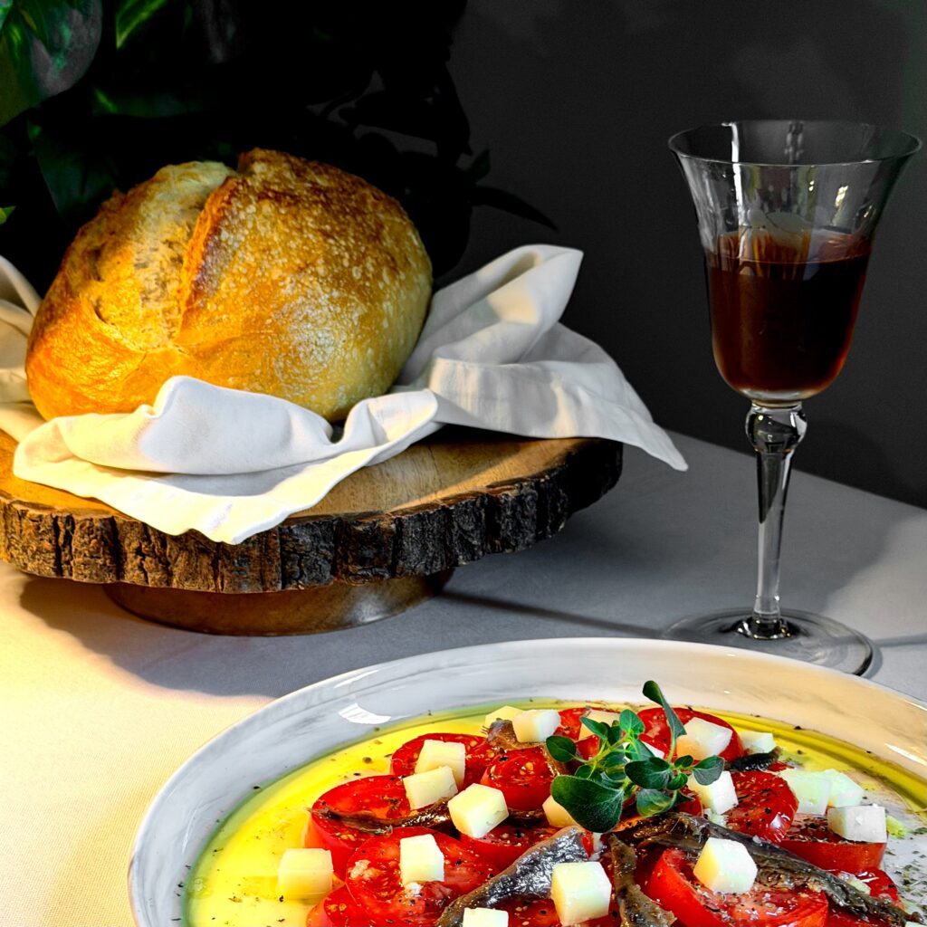 Tomates Aliñados (Spanish Tomato Salad)